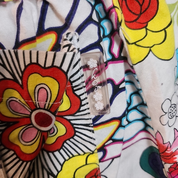 Koi asymmetrical cut scrub top - Picture 4 of 6